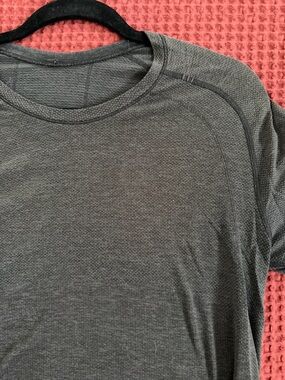 Men's lululemon Crewneck Performance Shirt - Charcoal